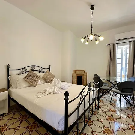 Balluta Charm 2, Sea-side