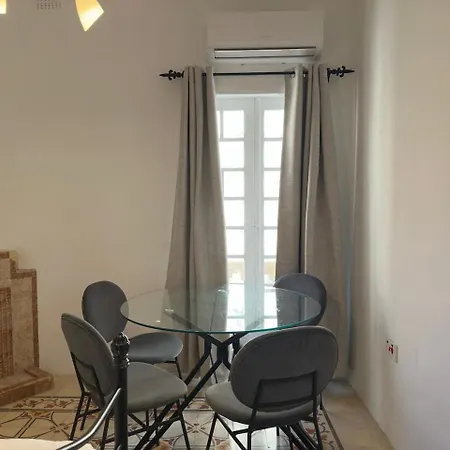 Balluta Charm 2, Sea-side *