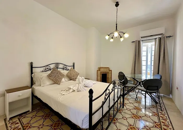 Balluta Charm 2, Sea-side