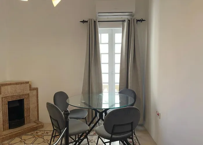 Balluta Charm 2, Sea-side *