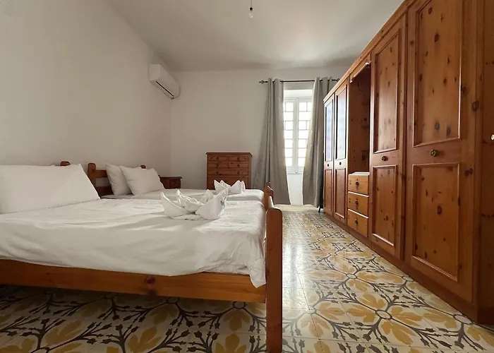 Balluta Charm 2, Sea-side Saint Julian's