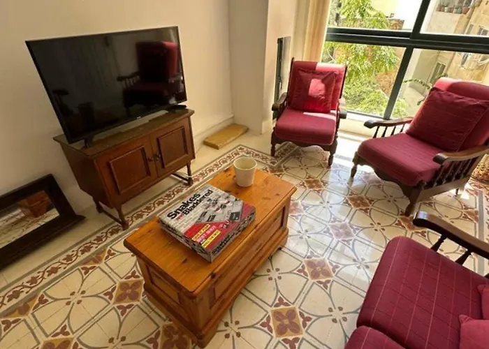 Balluta Charm 2, Sea-side Saint Julian's